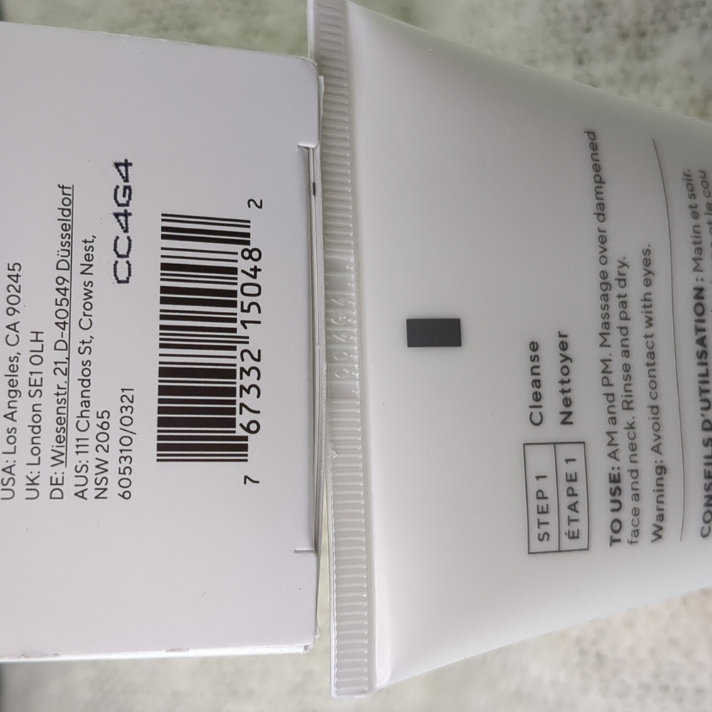 Murad Essential-C Cleanser, 200ml/6.75fl oz - Picture 3 of 11